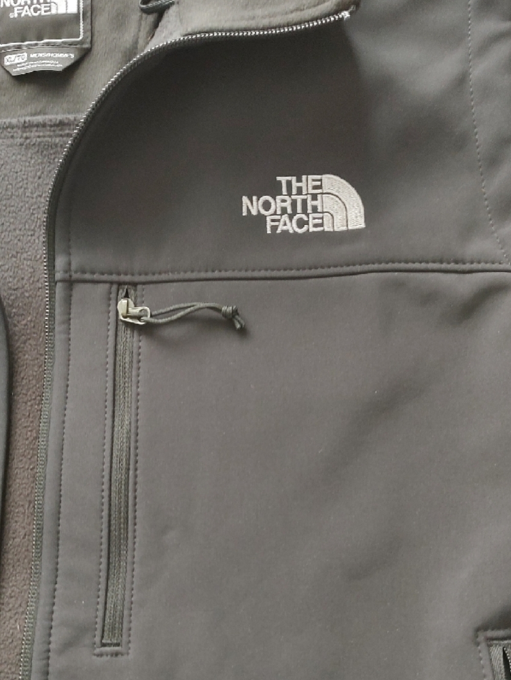 The North Face Men's Apex Bionic 3 Black Softshell Vest - Picture 3 of 6